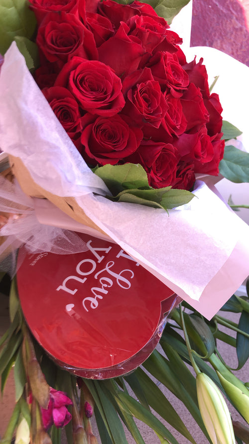 24 Wrapped Roses