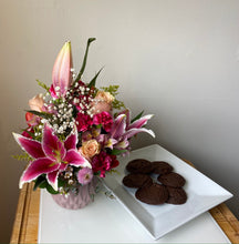 Load image into Gallery viewer, Delightful Treat Bqt
